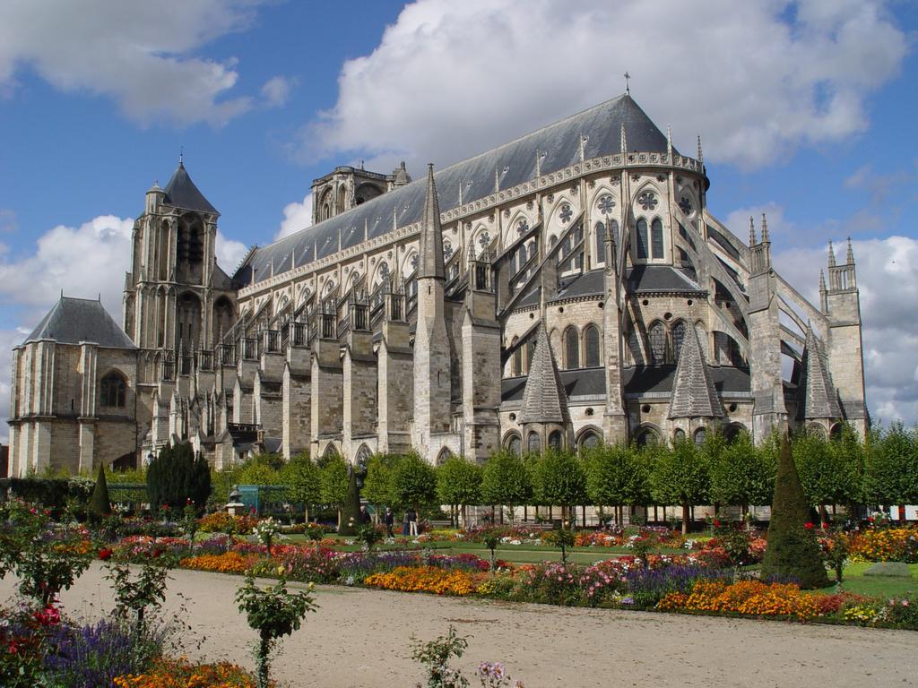 Kyriad Bourges Sud Bagian luar foto