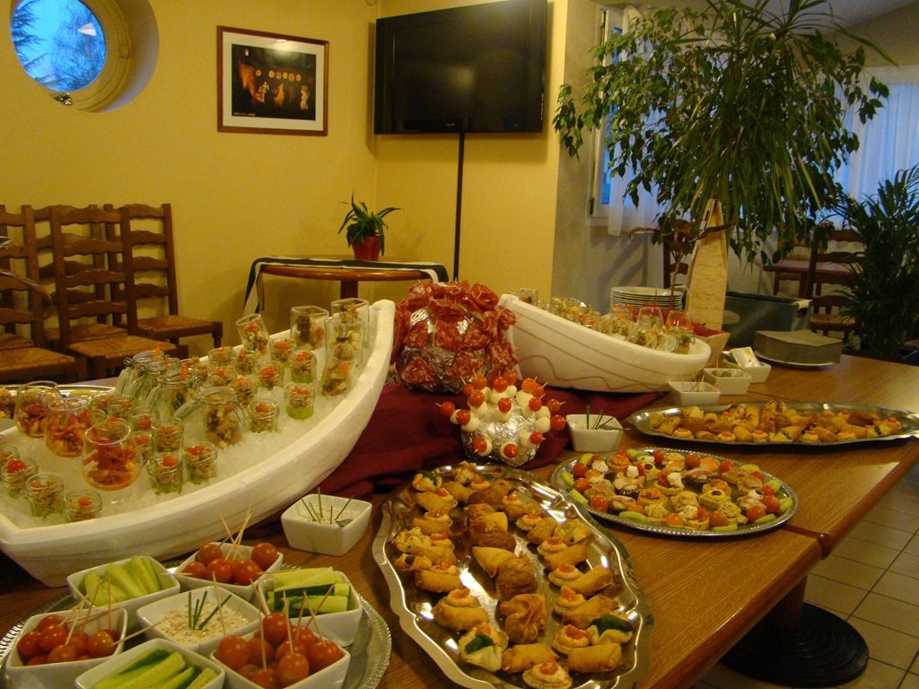 Kyriad Bourges Sud Restoran foto