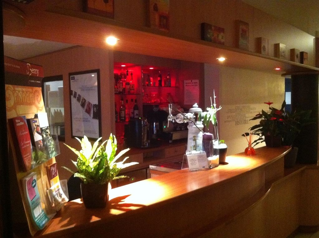 Kyriad Bourges Sud Restoran foto